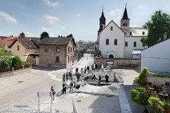 G164 · DER AUFZUG · 2014 · Ingelheim, Kaiserpfalz, Saalplatz · 1909/24. April 2014